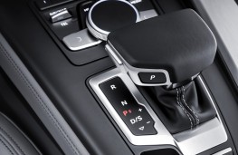 Audi A4 Avant 2016, S tronic gear lever
