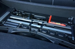 Audi A4 Avant 2016, luggage restraints