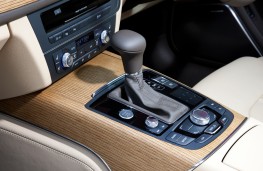 Audi A6 Avant 3.0 TDI quattro SE, oakwood trim