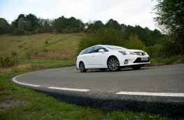 Toyota Avensis Tourer, action