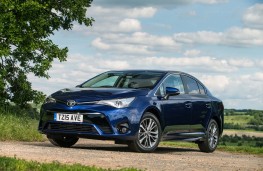 Toyota Avensis, front