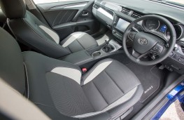 Toyota Avensis, interior