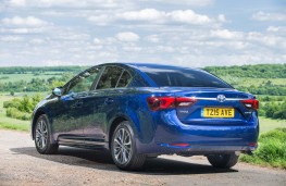 Toyota Avensis, rear