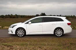 Toyota Avensis Tourer, side