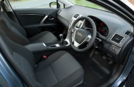 Toyota Avensis, interior