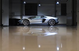 Lamborghini Aventador Roadster, side