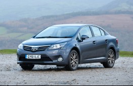 Toyota Avensis, front