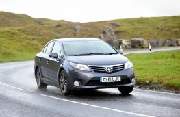 Toyota Avensis, front, action
