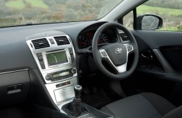 Toyota Avensis, interior