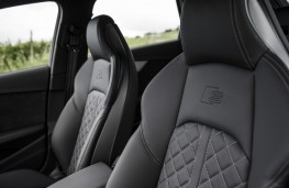 Audi S4 Avant, front seats