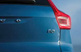 Volvo XC40 B3, 2025, badge