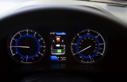 Suzuki Baleno, hybrid display