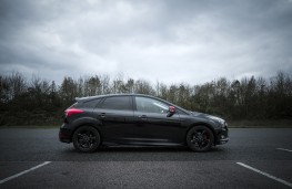 Ford Focus Black Edition, side