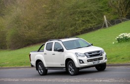 Isuzu D-Max Blade, 2017, side, action