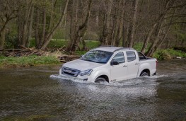 Isuzu D-Max Blade, 2017, wading