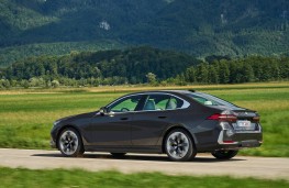 BMW 530e, 2025, rear