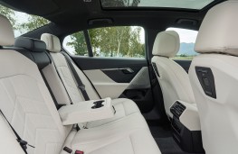 BMW 530e, 2025, rear seats