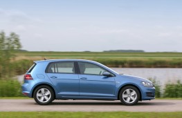Volkswagen Golf TSI BlueMotion, side