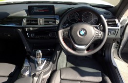 BMW 330e Sport Saloon, interior