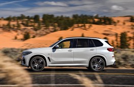 BMW X5, side action