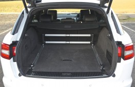 Jaguar XF Sportbrake, cargo space