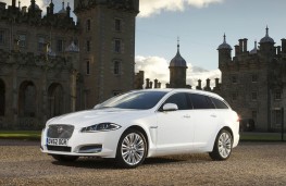 Jaguar XF Sportbrake, upright