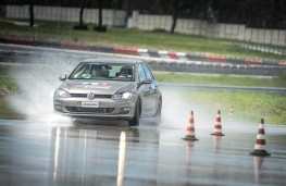 Volkswagen Golf, Bridgestone tyre testing, Aprilia