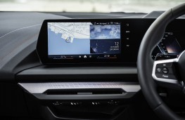 BMW 120 M Sport, 2025, display screen