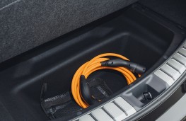 Lexus RZ 500e, 2026, underfloor cable stowage