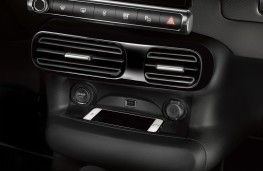 Citroen C4 Cactus, 2018, phone charger