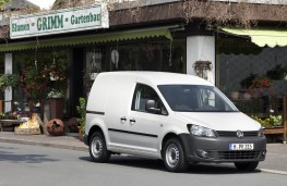 VW Caddy BlueMotion, front