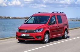 Volkswagen Caddy Maxi, front, moving
