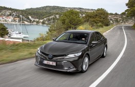 Toyota Camry, 2019, front, action