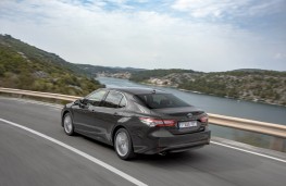 Toyota Camry, 2019, rear