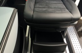 Volkswagen Caravelle 2015, underseat compartment