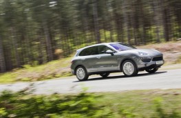 Porsche Cayenne Hybrid, side, action
