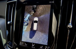 Volvo V60 Cross Country, 2019, surround view camera display