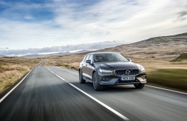 Volvo V60 Cross Country, 2019, front, action