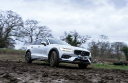 Volvo V60 Cross Country, front, off road