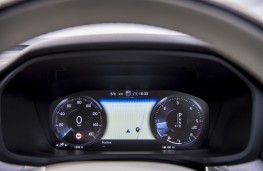 Volvo V60 Cross Country, 2019, instrument panel
