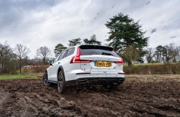 Volvo V60 Cross Country, rear, off road