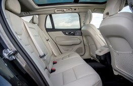 Volvo V60 Cross Country, rear seats