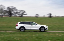 Volvo V60 Cross Country, side