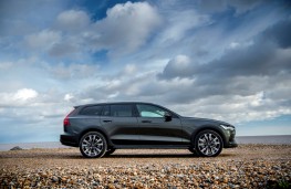 Volvo V60 Cross Country, side, static