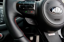 Kia pro_cee'd GT 2015, GT button