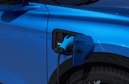 Alpine A390, 2025, charging