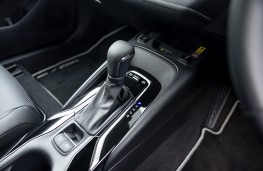 Toyota Corolla Touring Sports, 2026, gear lever