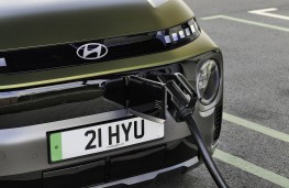 Hyundai Inster Cross, 2025, charging