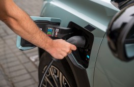 Renault 4 E-Tech, 2026, charging