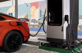 Lotus Emeya, 2025, charging